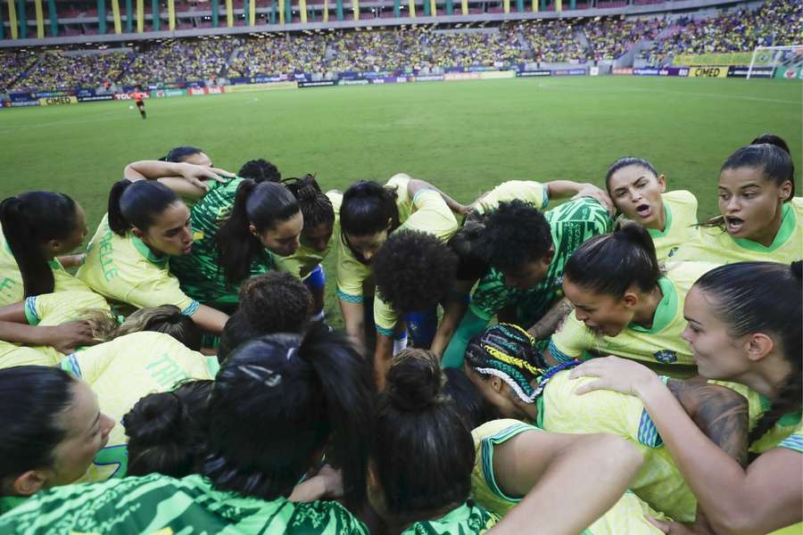 Jogadoras da Seleção Brasileira feminina em particular contra a Jamaica