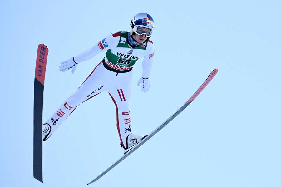 Daniel Tschofenig minimalnie wygrywa z Prevcem w sobotnim konkursie w Lahti. Tomasiak w TOP 10