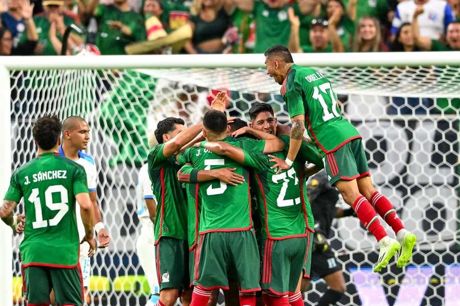 Mexico celebrate against Honduras