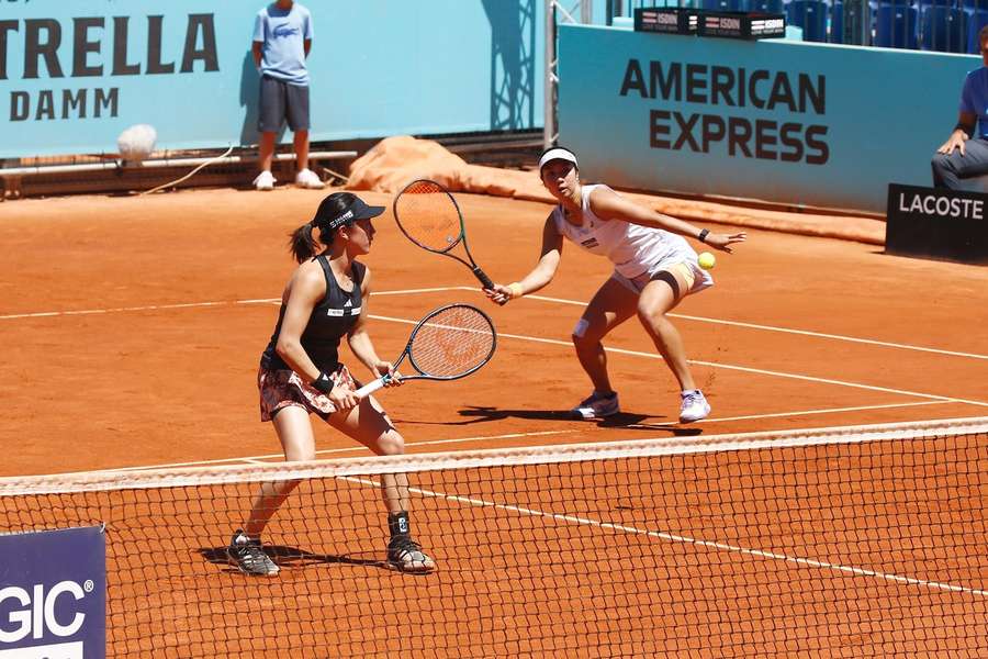 Miyu Kato en Aldia Sutjiadi tijdens de Madrid Open