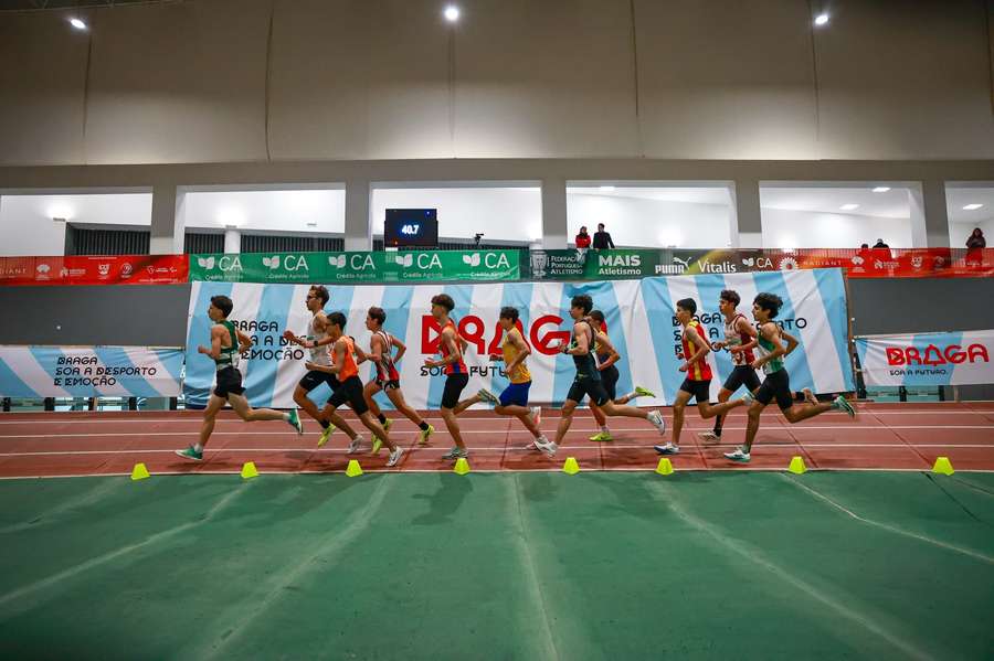 Sporting segue na frente