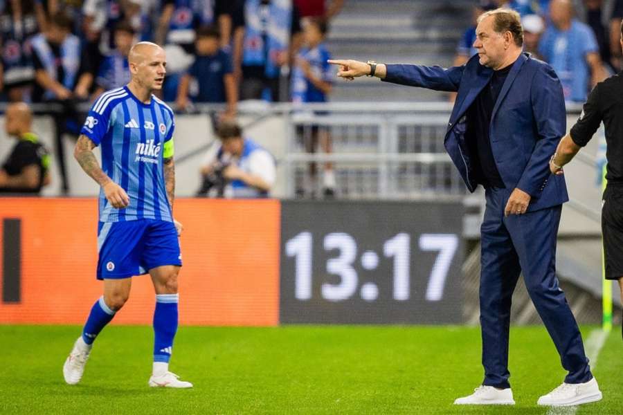 Vladimír Weiss Jr. og Sr. skal onsdag forsøge at tage første stik mod de danske mestre fra FC Midtjylland i Champions League-kvalens playoffrunde. 