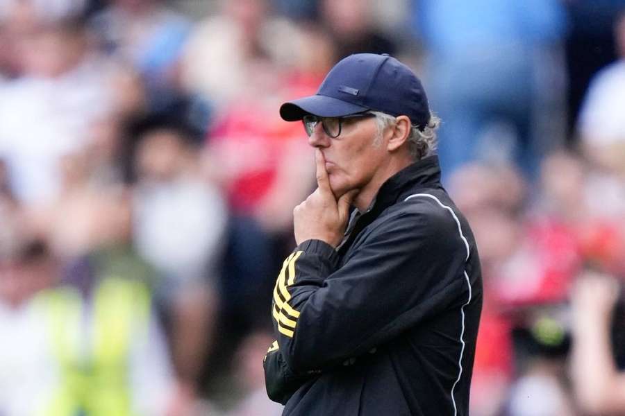 Laurent Blanc desanimado com a pré-temporada
