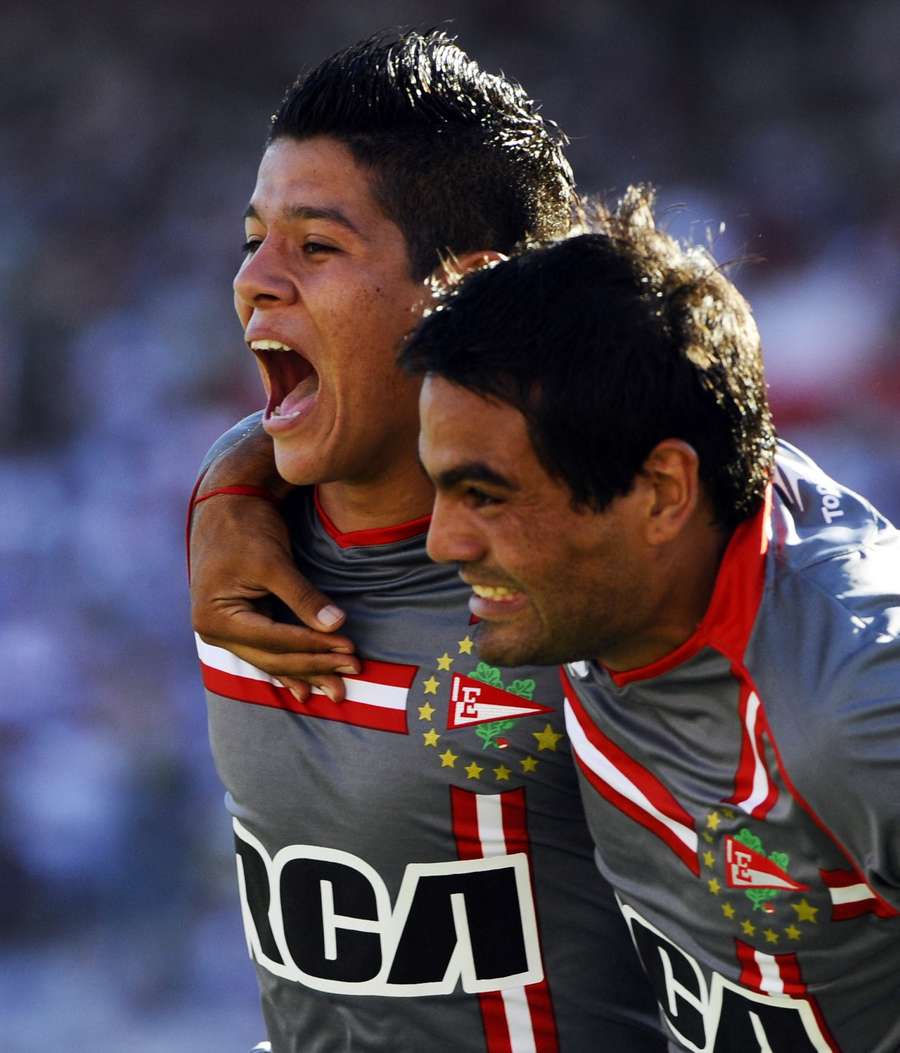 Marcos Rojo, ao lado de Gabriel Mercado, no Estudiantes em 2010