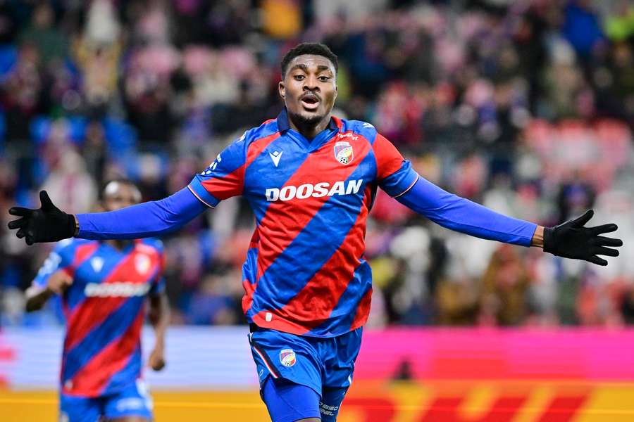 Durosinmi fez 13 golos em 30 jogos no Viktoria Plzen