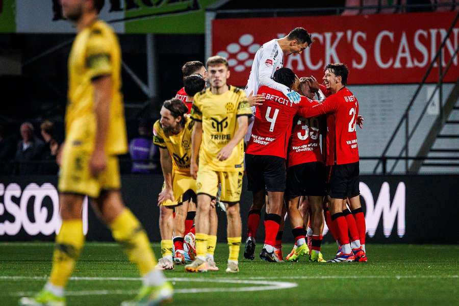 Groot feest bij Helmond Sport na de 0-1