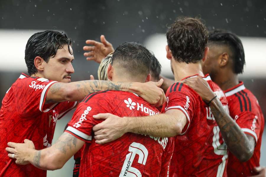 Flamengo assumiu liderança do Brasileirão com vitória sobre Remo no Mangueirão Flamengo assumiu liderança do Brasileirão com vitória sobre Remo no Mangueirão