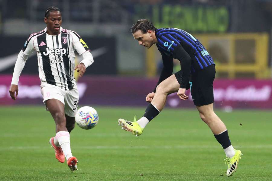 Zieliński w ostatniej chwili dał wygraną Interu w derbach Włoch