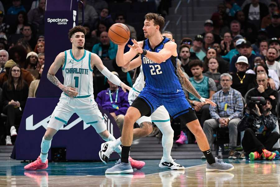 Trotz der 44 Punkte von LaMelo Ball gewinnt Orlando am Ende.
