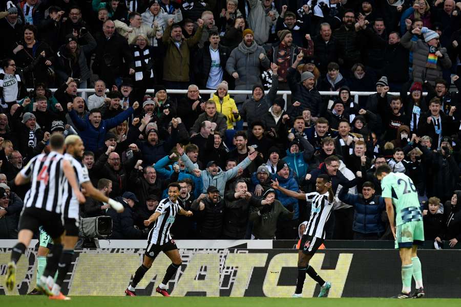 Isak permet à Newcastle de s'imposer face à Fulham après un penalty raté de Mitrovic (1-0)
