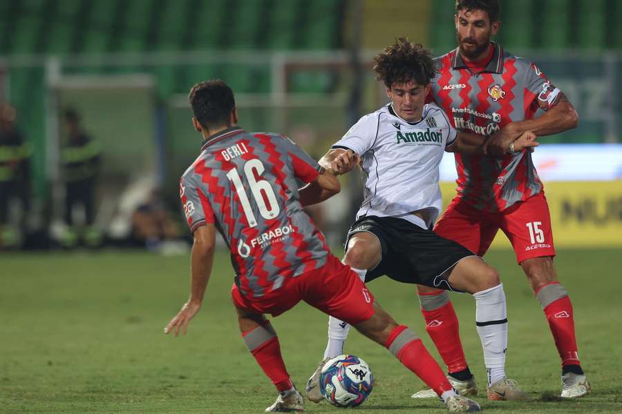 Un'azione di gioco di Cesena-Cremonese Un'azione di gioco di Cesena-Cremonese