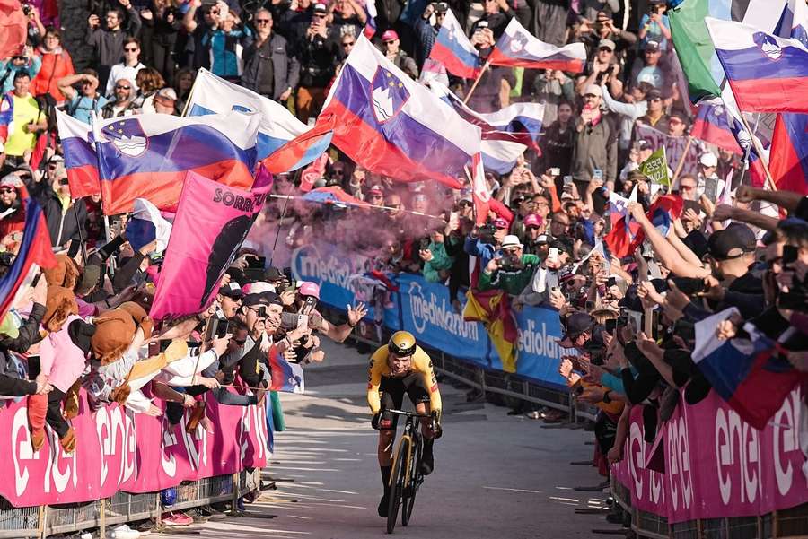 Monte Lussari brød ud i én stor slovensk folkefest, da Primož Roglič sikrede sig årets Giro d'Italia med et brag en enkeltstart.