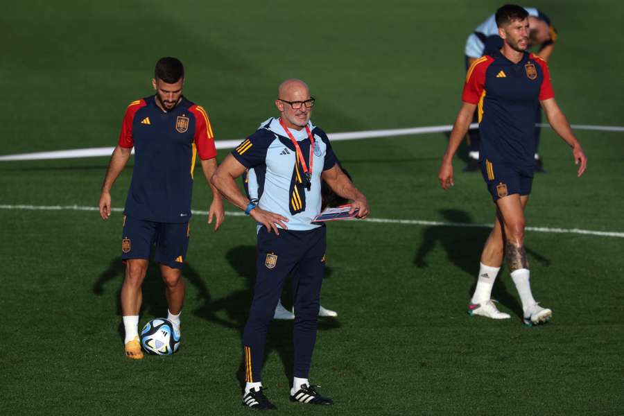 De la Fuente leidt de training van het Spaanse nationale elftal