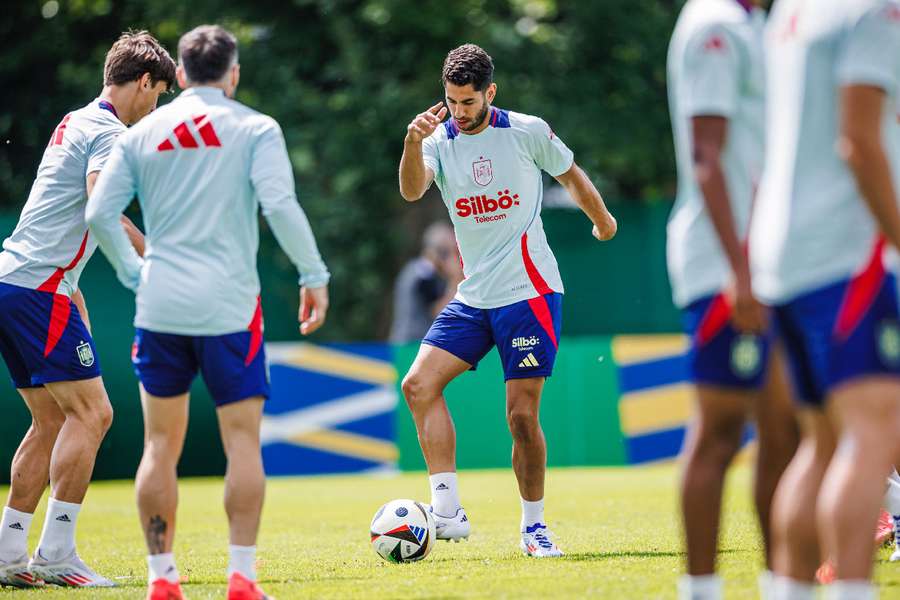 Ayoze Pérez já treina com os seus companheiros de seleção
