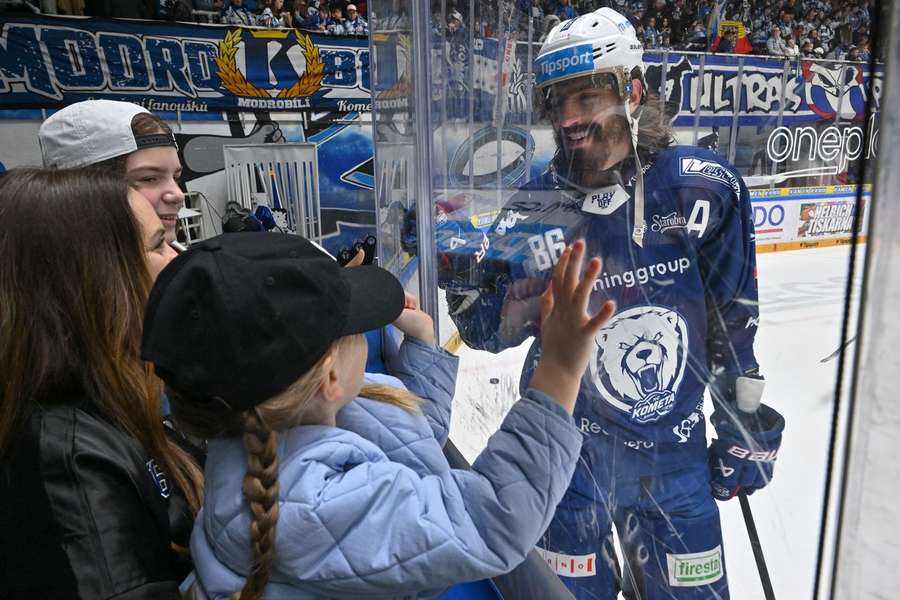 Peter Mueller pomohl Kometě k výhře dvěma góly.