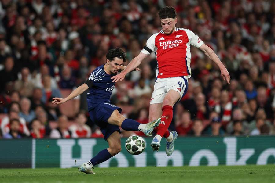 Arsenal e PSG fizeram uma partida bastante disputada em Londres apesar do placar magro de 1 a 0 Arsenal e PSG fizeram uma partida bastante disputada em Londres apesar do placar magro de 1 a 0