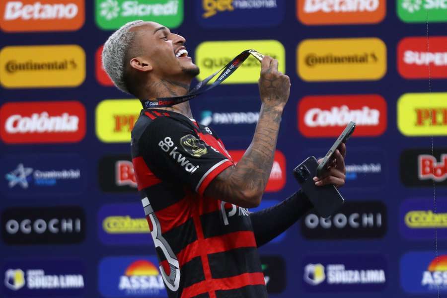 Everton vai disputar Wesley, do Flamengo, com o Milan