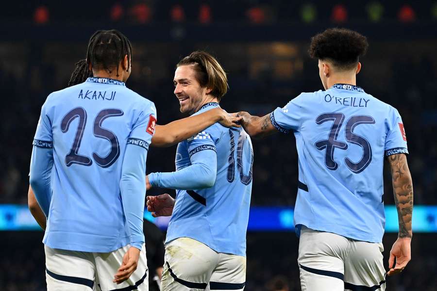 Jack Grealish celebrando su gol ante el Salford en el Etihad Stadium
