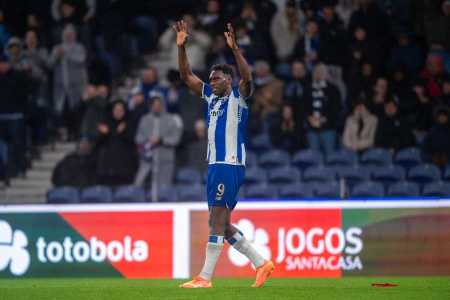 Samu festeja depois de marcar de penálti frente ao Gil Vicente