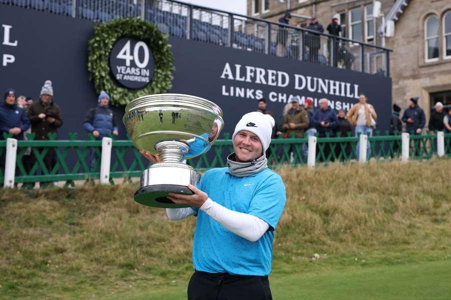MacIntyre celebrates Alfred Dunhill Links title
