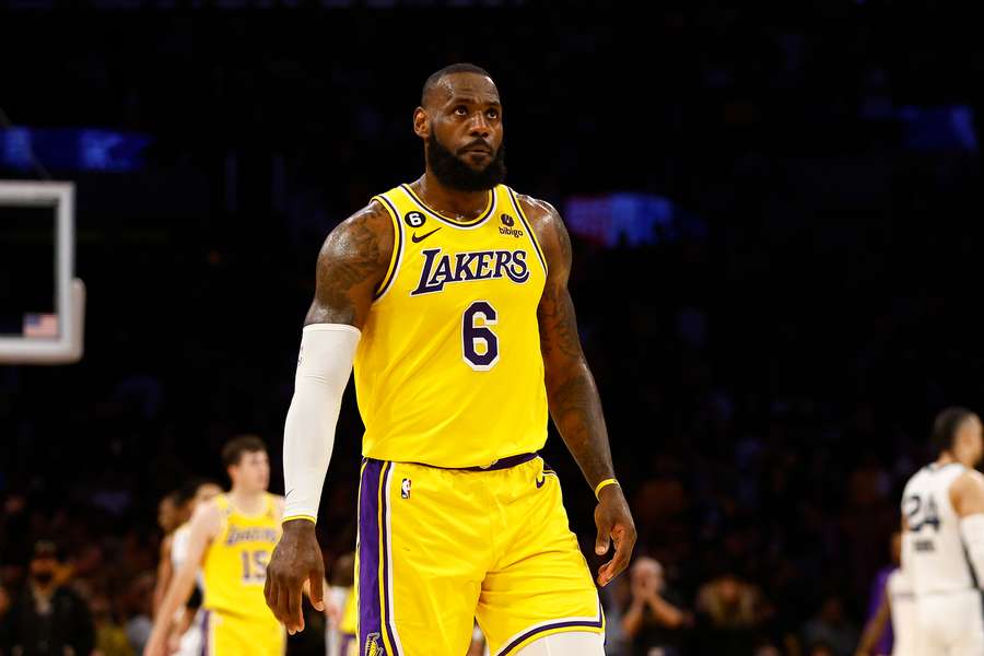Lakers awansowali do drugiej rundy, Kings wywalczyli sobie decydujący mecz z Warriors