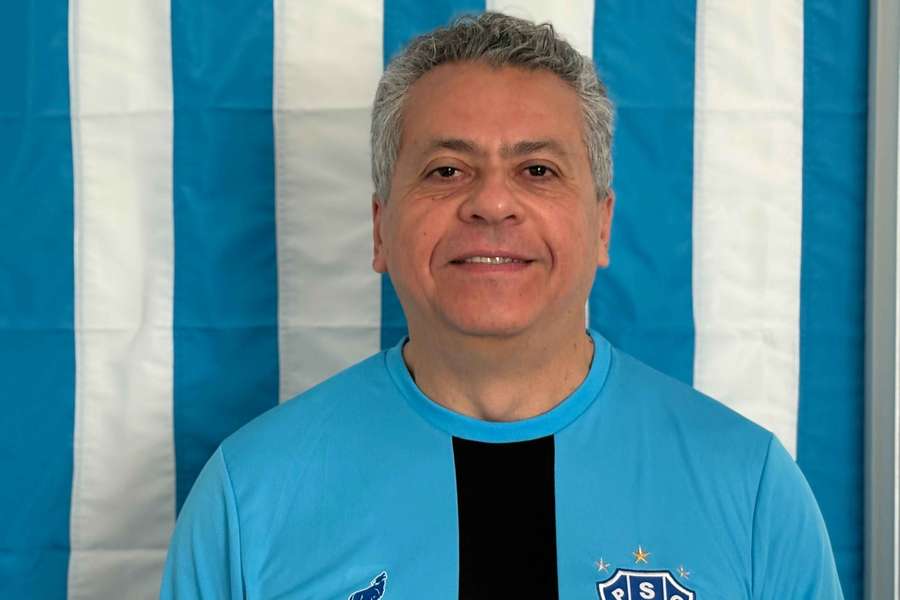 Mesmo sem tocar um instrumento, José fez a homenagem ao lado de amigos multi-instrumentistas