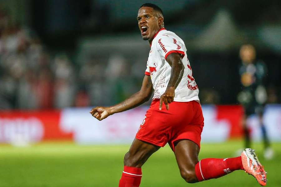Gustavo Marques pediu desculpas ainda na zona mista do estádio em Bragança Gustavo Marques pediu desculpas ainda na zona mista do estádio em Bragança