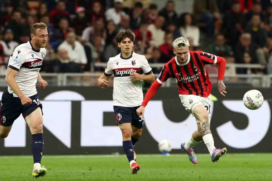 Giménez řídil obrat AC proti Boloni. Rossoneri zůstávají ve hře o Ligu mistrů