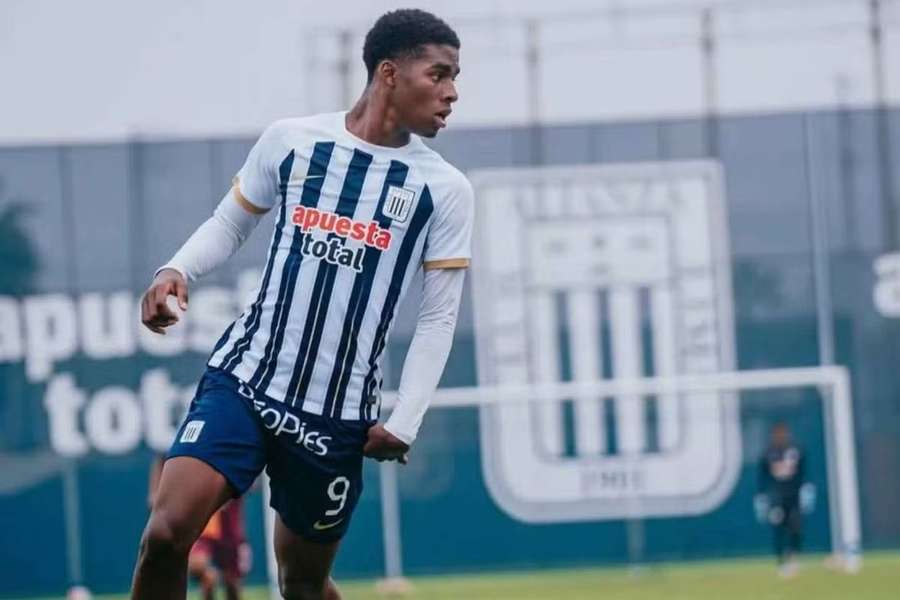 Víctor Guzmán, avançado peruano de 19 anos do Alianza Lima