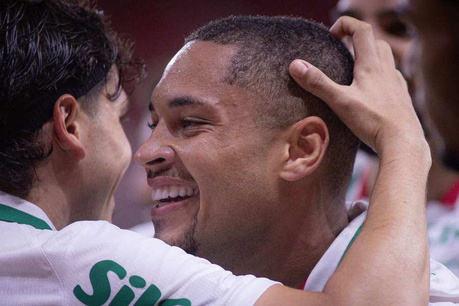 Vitor Roque fez um dos gols da vitória do Palmeiras no Beira-Rio