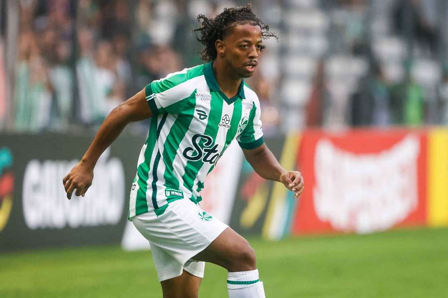 Enio, futbolista del Juventude.