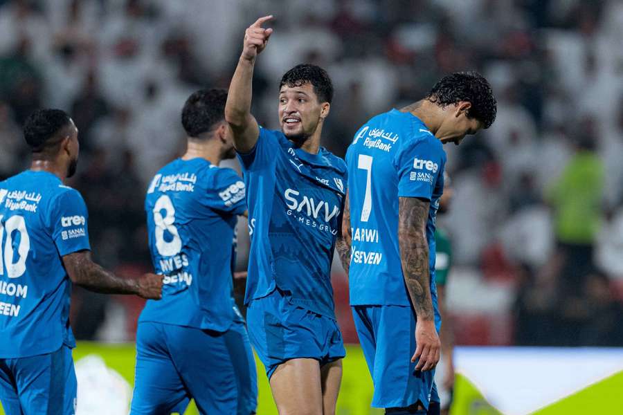 Al-Hilal goleia Al-Ettifaq com 2 de Marcos Leonardo e pressiona líder e rival Al-Nassr