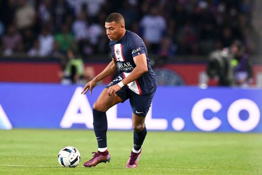 Kylián Mbappé popřel spekulace o lednovém odchodu z PSG.