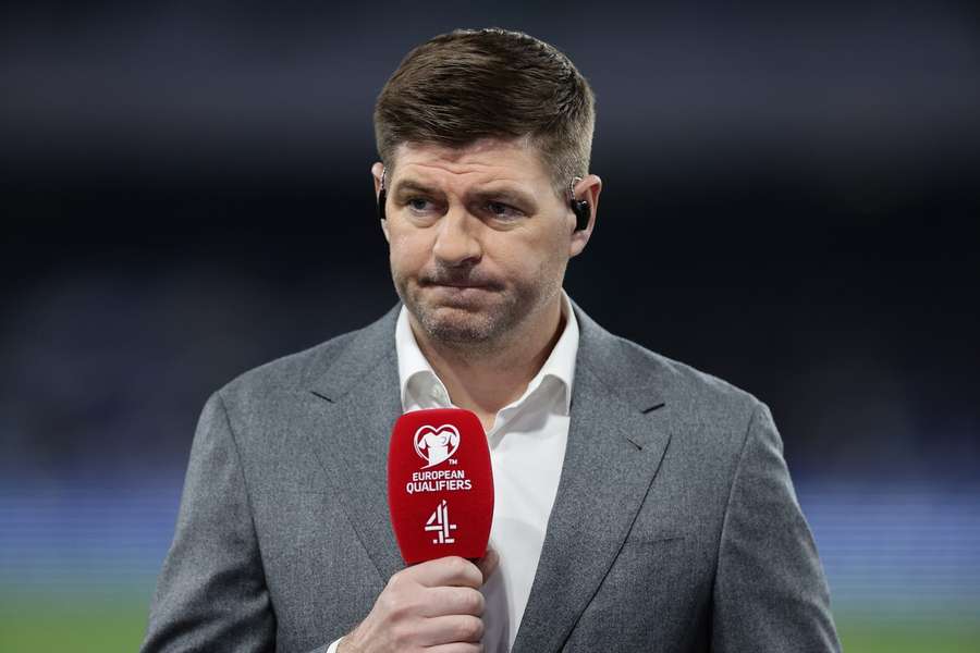 Steven Gerrard revelou que não aceitou uma proposta da Arábia Saudita