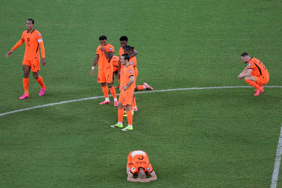 Los jugadores de Países Bajos se lamentan tras perder ante Marruecos en penaltis en el Mundial 2026 Los jugadores de Países Bajos se lamentan tras perder ante Marruecos en penaltis en el Mundial 2026