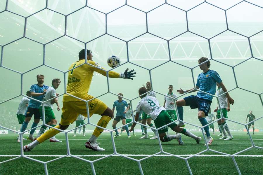 Adam Stahl's late equaliser earned Djurgarden a draw with Hammarby