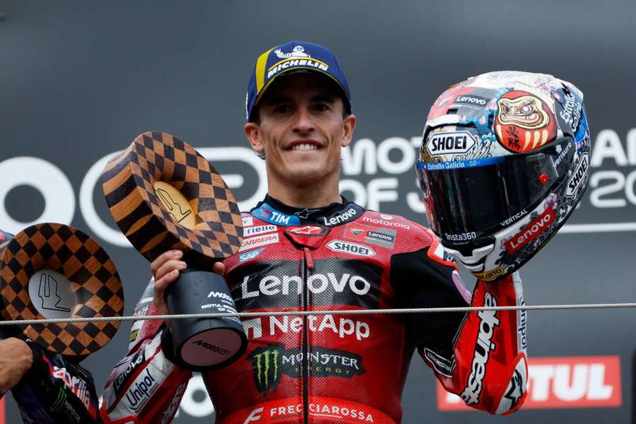 Marc Marquez celebra il podio ottenuto a Motegi (Giappone) Marc Marquez celebra il podio ottenuto a Motegi (Giappone)