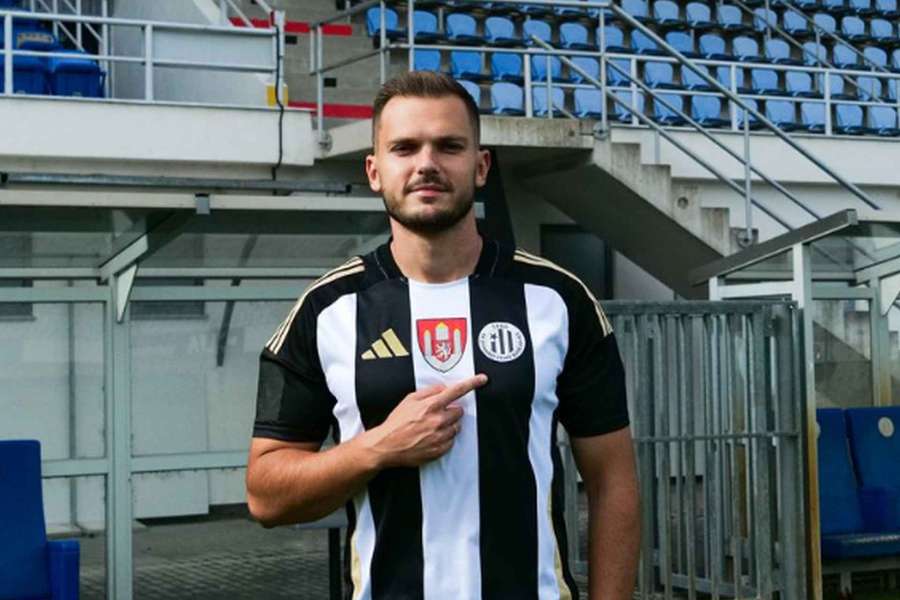 Třetiligové Dynamo České Budějovice získalo ukrajinského univerzála Yaroslava Terekhova. Třetiligové Dynamo České Budějovice získalo ukrajinského univerzála Yaroslava Terekhova.