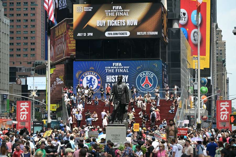 Werbung für das Finale der Klub-WM am Times Square in New York Werbung für das Finale der Klub-WM am Times Square in New York