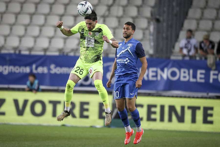 Angers grappille un point à Grenoble et reprend la 2e place à Saint-Etienne