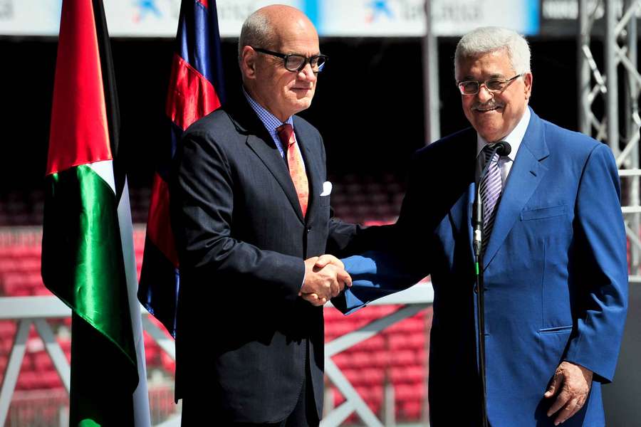 Carles Vilarrubí, en el lado izquierdo de la imagen