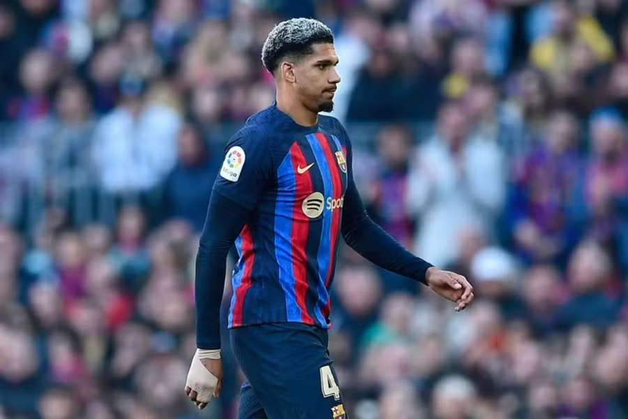 Ronald Araújo - uruguajská defenzívna skala. Ronald Araújo - uruguajská defenzívna skala.
