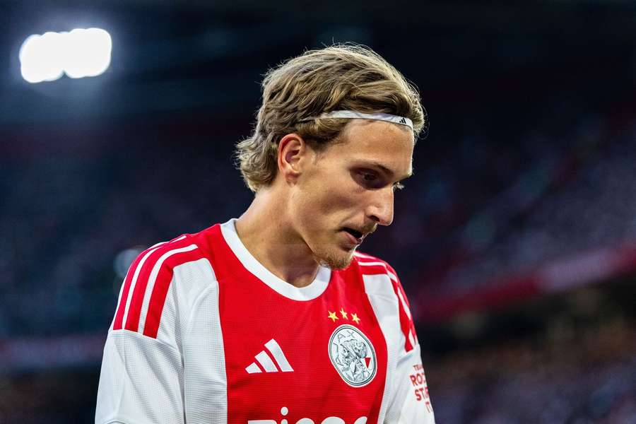 Mika Godts did not start in Ajax's game against PEC Zwolle Mika Godts did not start in Ajax's game against PEC Zwolle