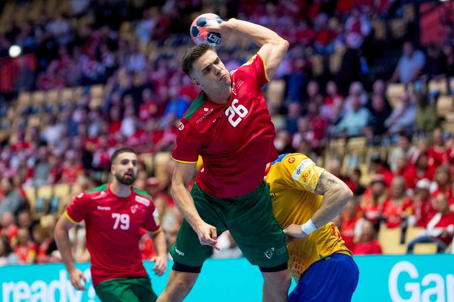 Francisco Costa em ação no Europeu de Andebol