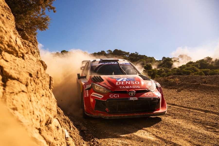 Ogier nie rezygnuje z walki o tytuł po groźnym wypadku w Finlandii Ogier nie rezygnuje z walki o tytuł po groźnym wypadku w Finlandii