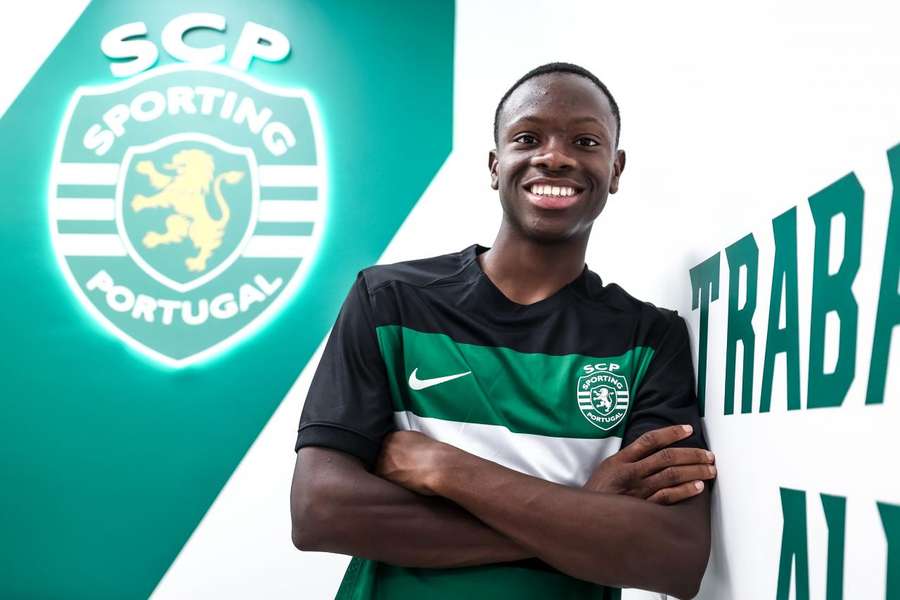 Brandão Baptista assinou contrato profissional