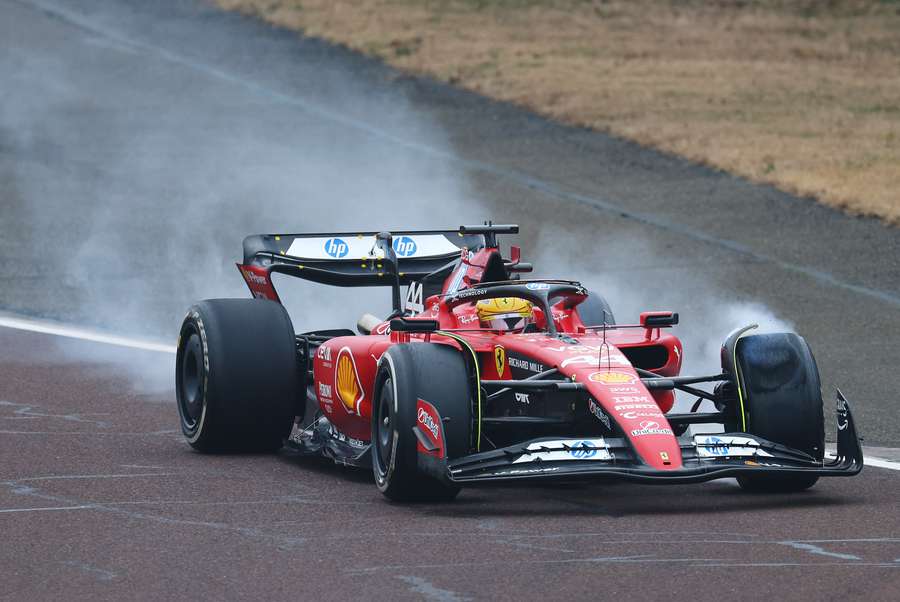 Hamilton se prueba en el circuito de Fiorano.