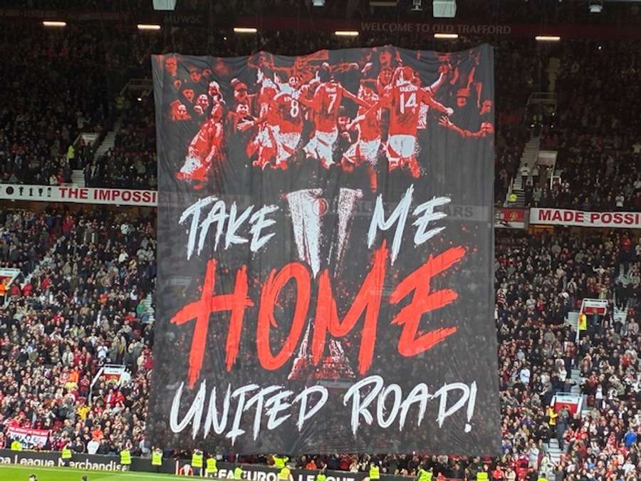 Man United fans booking flights to Bilbao Man United fans booking flights to Bilbao