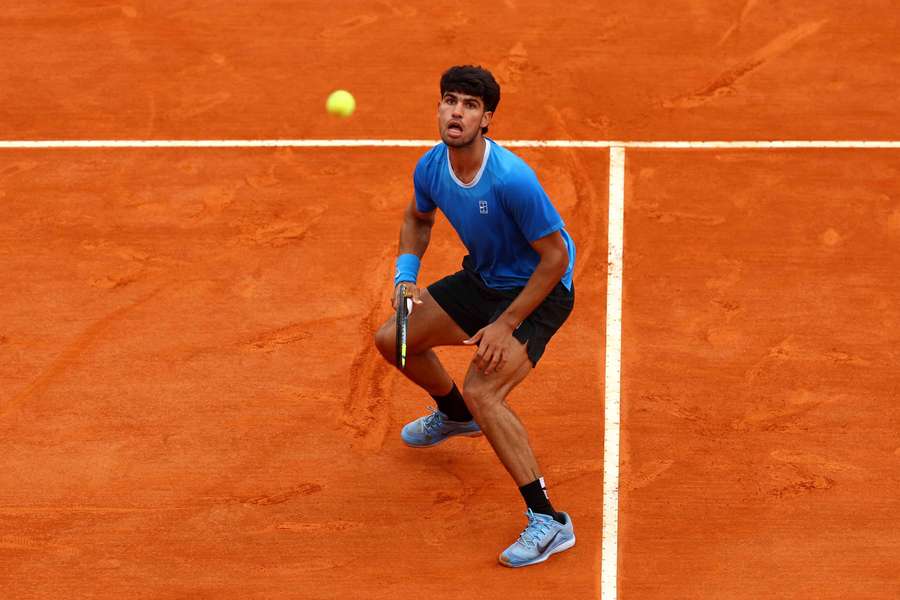 Carlos Alcaraz da leader.