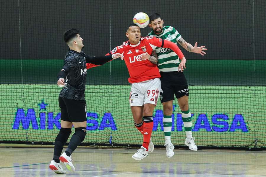 Dérbi no Pavilhão João Rocha terminou empatado a dois golos Dérbi no Pavilhão João Rocha terminou empatado a dois golos